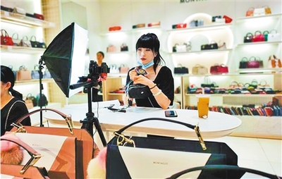 箱包之都逆風闖市場 服裝服飾零售的轉型之路